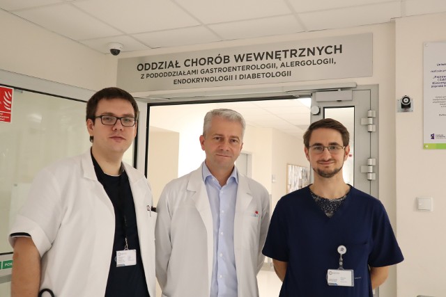 Autorami polskiej wersji aplikacji są prof. Zenona Brzoza, Łukasz Moos i Wojciech Żurek.
