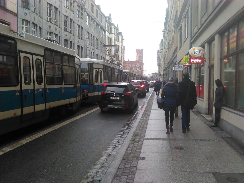 Tramwaje stanęły w centrum Wrocławia, 26.01.2016