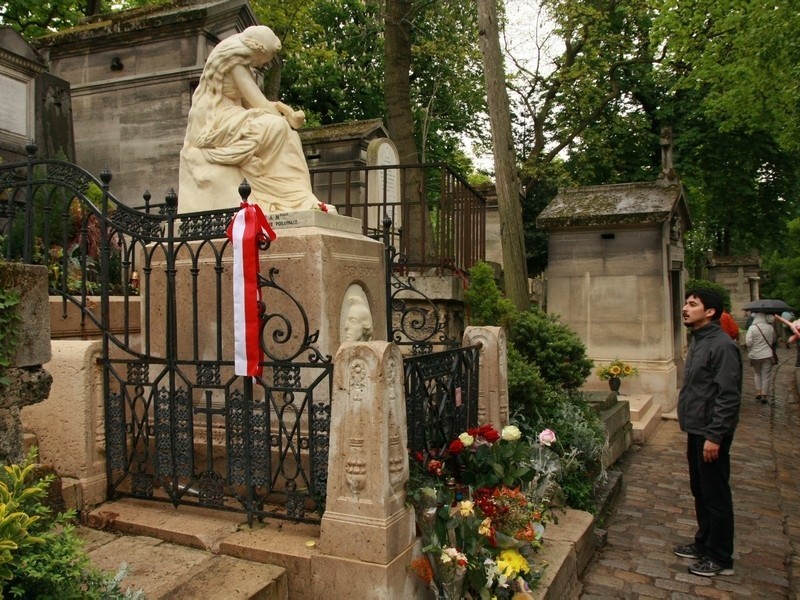 Grób Fryderyka Chopina na cmentarzu Père-Lachaise w Paryżu.