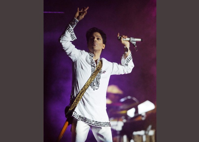 W Chanhassen zmarł Prince. Amerykański muzyk, przedstawiciel wielu stylów, m.in.: soul, funky, R&B, dance, rock, jazz rock.