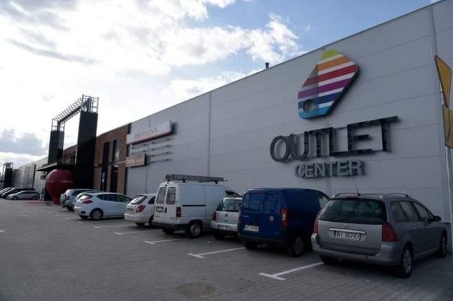 Outlet Center i Kurier Poranny organizują samochodowe kino letnie