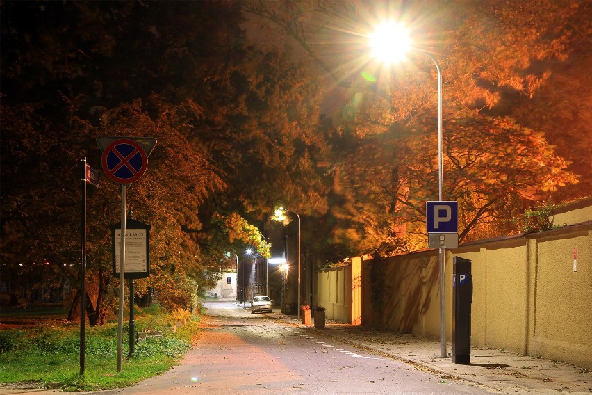 Kraków. Nowe oświetlenie uliczne w mieście na ukończeniu