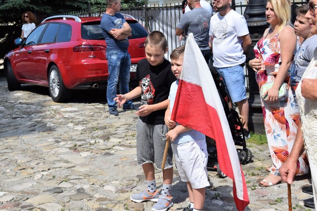 Kilkaset osób przeszło ulicami Przemyśla w III Marszu Ciszy z okazji Dnia Pamięci o Ofiarach Ludobójstwa na Wołyniu i Małopolsce Wschodniej.