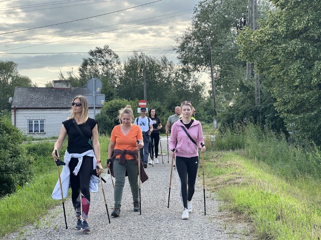 Trzecia, profesjonalna trasa do Nordic Walking została wyznaczona na terenie miejscowości Koprzywnica. Tym razem miłośnicy chodzenia  z kijami będą podziwiać piękno starego koryta, rzekę Koprzywiankę i okoliczne tereny.