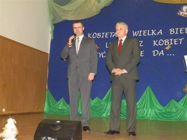 Następnie wójt Paweł Ruszczyński oraz wiceprzewodniczący...