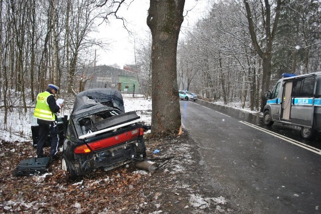 W wypadku forda poważnie ranny został 18-letni kierowca