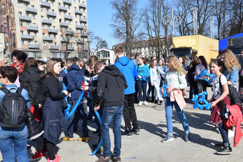 „Przystanek autyzm” to happening w Dzień Autyzmu na placu...