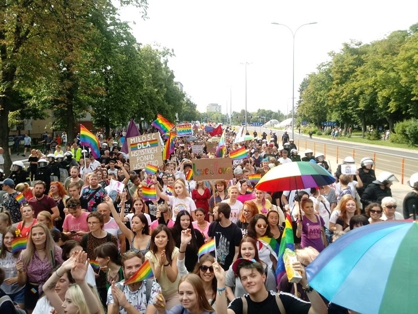 Marsz Równości w Białymstoku na żywo. Relacja live prosto z ulic Białegostoku (ZDJĘCIA,WIDEO)