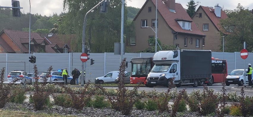 Autobus zderzył się z samochodem osobowym w Podjuchach