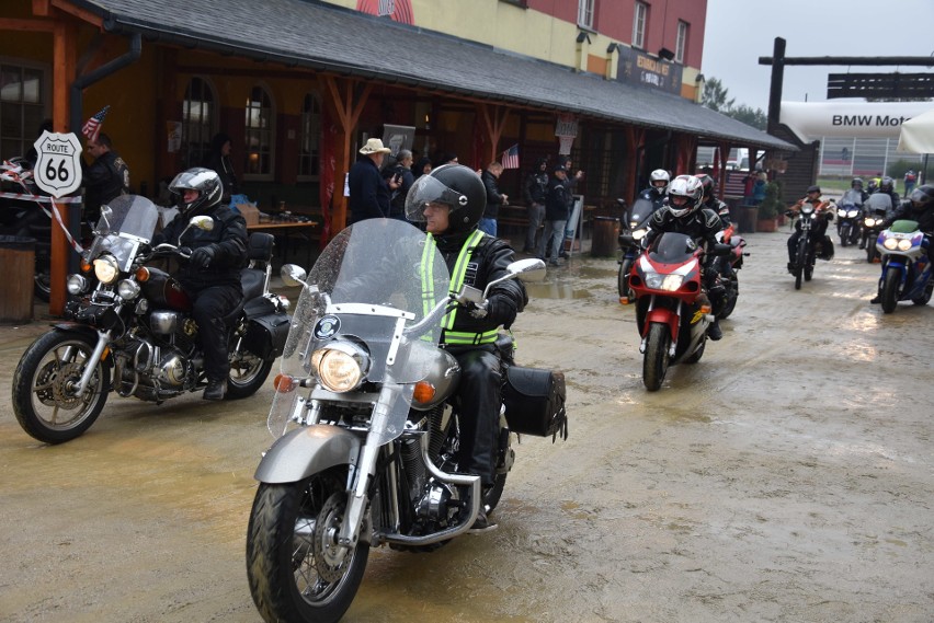 W Twinpigs w Żorach zakończenie sezonu motocyklowego. Parada...