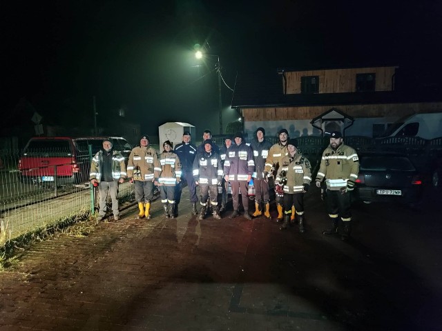 Strażacy ochotnicy z Suliszowa i policjanci z Chmielnika pomogli zaginionemu mężczyźnie spod Pińczowa.