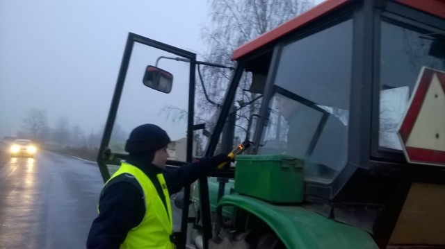 Policjanci w Stolnie kontrolowali także kierowców ciągników rolniczych