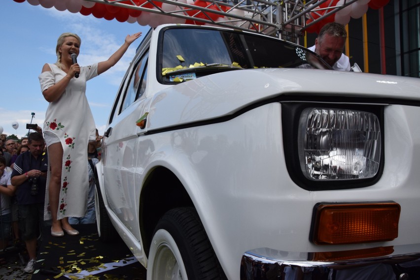 Niesamowity Maluch dla Toma Hanksa: Fiat 126p specjalnie dla aktora. Jest piękny