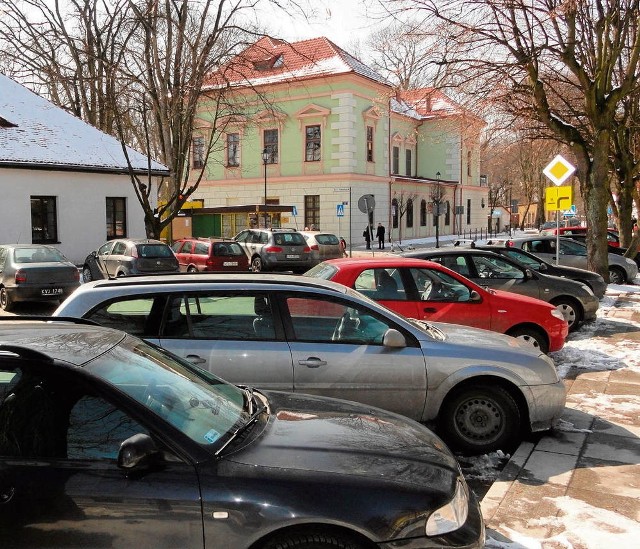 Opłaty za parkowanie są pobierane przez 8 godzin w dni powszednie