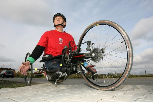 Krzysztof Jarzębski wyznaczył sobie nowy cel. W ciągu doby pokona 350 km na rowerze, wózku i kajaku. Trasa obejmuje miasta województwa łódzkiego.
