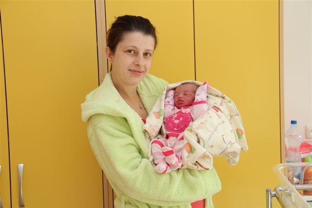 Córka Grzegorza i Anny Gąska z Szafarczysk, gm. Lelis. Urodziła się 19 października. Ważyła 3300g, mierzyła 55cm. W domu czeka na nią dwuletni brat Kuba. Na zdjęciu z mamą.