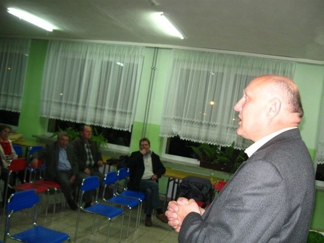 Burmistrz Wacław Maciuszonek zapewnił obecnych, że chce regularnie spotykać się z mieszkańcami.