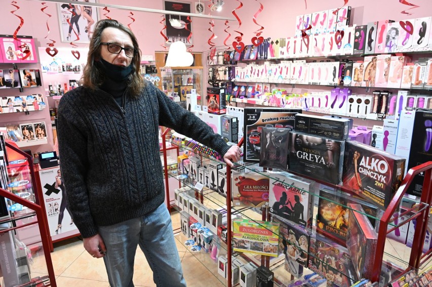 Wibratory, gadżety BDSM... Zobacz walentynkowe prezenty z sex shopu w Kielcach [WIDEO, ZDJĘCIA]