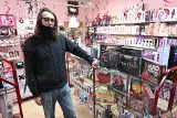 Wibratory, gadżety BDSM... Zobacz walentynkowe prezenty z sex shopu w Kielcach [WIDEO, ZDJĘCIA]