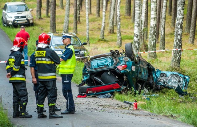 Do wypadku doszło około godziny 19 na drodze pomiędzy Manowem i Strzekęcinem.