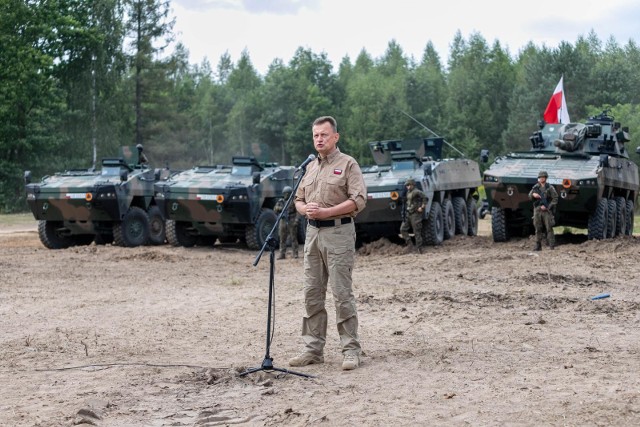 Mariusz Błaszczak zaznaczył na antenie Polskiego Radia, że Polska buduje silną armię. Odniósł się również do stosunku państw zachodnich do wojny na Ukrainie.