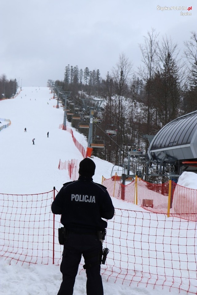 Do wypadku w zwardońskim ośrodku doszło 30 stycznia br. Z krzesełka  wypadł 13-latek przebywający na zimowisku.Zobacz kolejne zdjęcia. Przesuwaj zdjęcia w prawo - naciśnij strzałkę lub przycisk NASTĘPNE