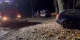 Nietypowa akcja straży pożarnej w Wielkopolsce. Samochód utknął w bagnie. Strażacy opublikowali nagranie