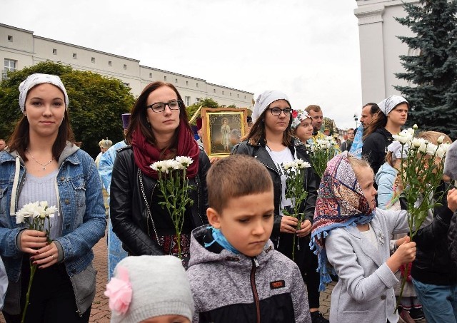 Uroczysta procesja z relikwiami św. męczennika Gabriela wokół białostockiej katedry zakończyła uroczystości z okazji 26. rocznicy przeniesienia relikwii św. męcz. Gabriela z Grodna do Białegostoku