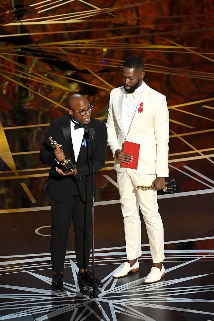 Barry Jenkins i Tarell Alvin McCraney odebrali nagrodę za...