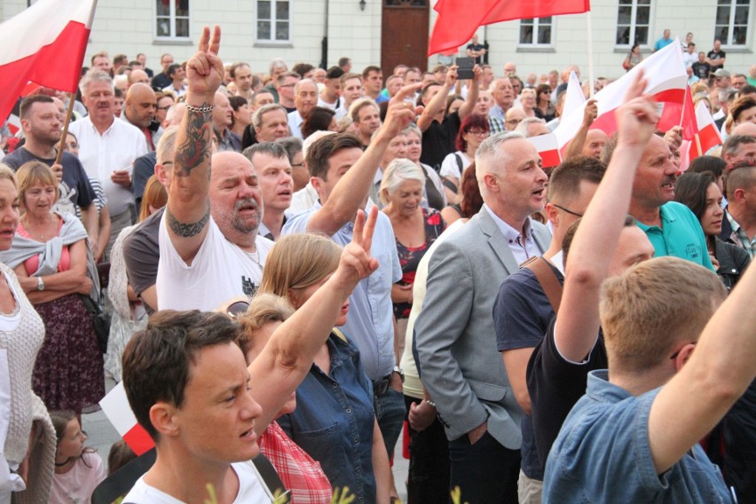 Wielka manifestacja w centrum Kielc „Wolne Sądy” z tysiącami uczestników  