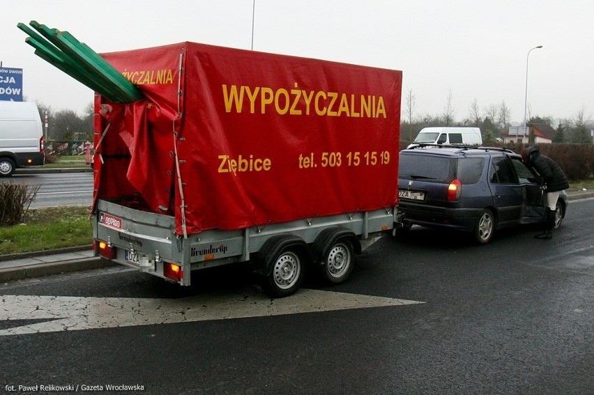 Wrocław, wypadek na obwodnicy śródmiejskiej, przy wjeździe...