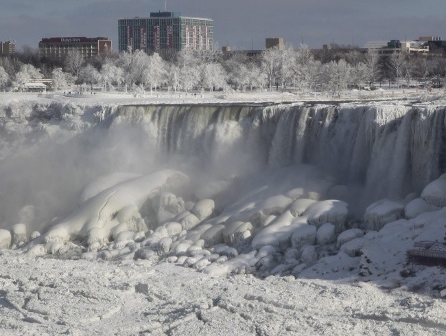 Wodospad Niagara zamarzł pierwszy raz od wielu lat