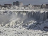 Zamarznięta Niagara - zobacz jak wygląda zima w USA (ZAMARZNIĘTA NIAGARA - ZDJĘCIA)