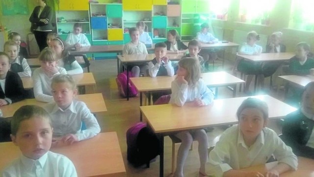 Dzieci z klas drugich i trzecich wzięły udział w konkursie ortograficznym, który odbył się w Szkole Podstawowej Iwaniskach.
