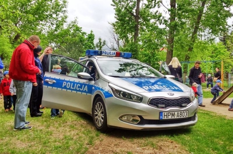 Policjanci na przedszkolnym festynie (zdjęcia)