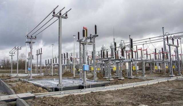 Więcej energii dla fabryk w Skarbimierzu. Tauron Dystrybucja buduje GZP Stacja elektroenergetyczna budowana jest w południowej części dawnego poradzieckiego lotniska.