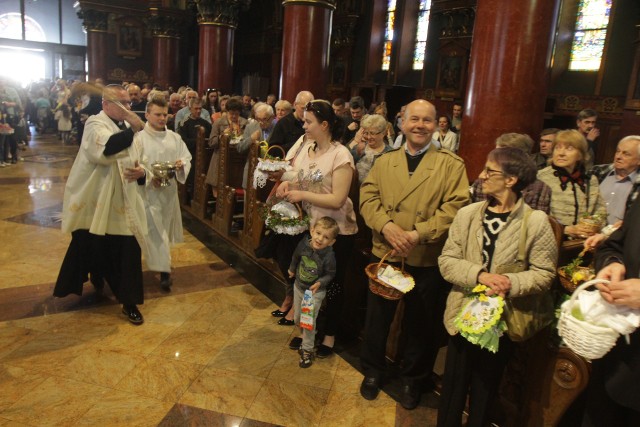 Katedra w Sosnowcu w parafii pod wezwaniem Wniebowzięcia NMP jest dzisiaj oblegana przez wszystkich, którzy chcą poświęcić pokarmy