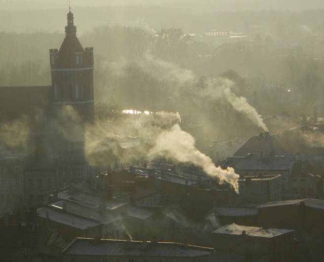 Stacje monitorujące w naszym regionie znów wykryły duże zanieczyszczenie powietrza. Ludzie zaczęli mocno palić w piecach, bo przyszły siarczyste mrozy