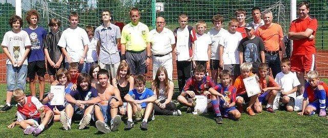 To oni - piłkarze, kibice, organizatorzy byli aktorami pierwszego w historii turnieju &#8222;dzikich drużyn&#8221; na kazimierskim Orliku.