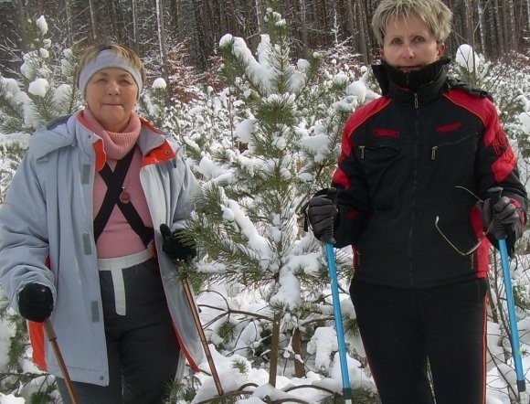 - Na nord walking dobra jest każda pora roku - zapewniają, Urszula Krawczyk - z lewej i Danuta Jarocka.