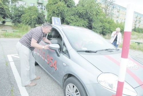 Egzaminatorzy radzą, żeby kursanci więcej czasu poświęcili ćwiczeniom na placu manewrowym.