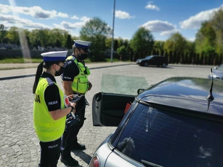 Akcja policji na drogach w województwie podlaskim. W całym regionie policja będzie dziś częściej kontrolować kierowców [ZDJĘCIA, WIDEO]