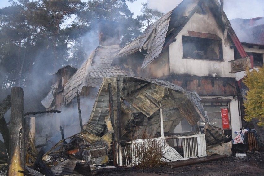 Restauracja Łebska Chata w Łebie, która spłonęła w pożarze, działała bez pozwolenia na użytkowanie 