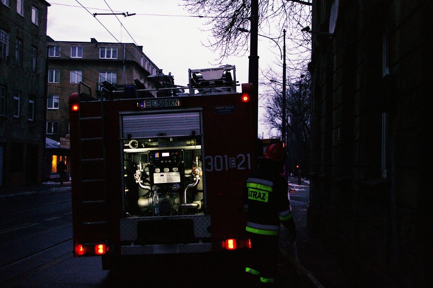 Tragiczny pożar na Limanowskiego. Jedna osoba nie żyje [ZDJĘCIA]