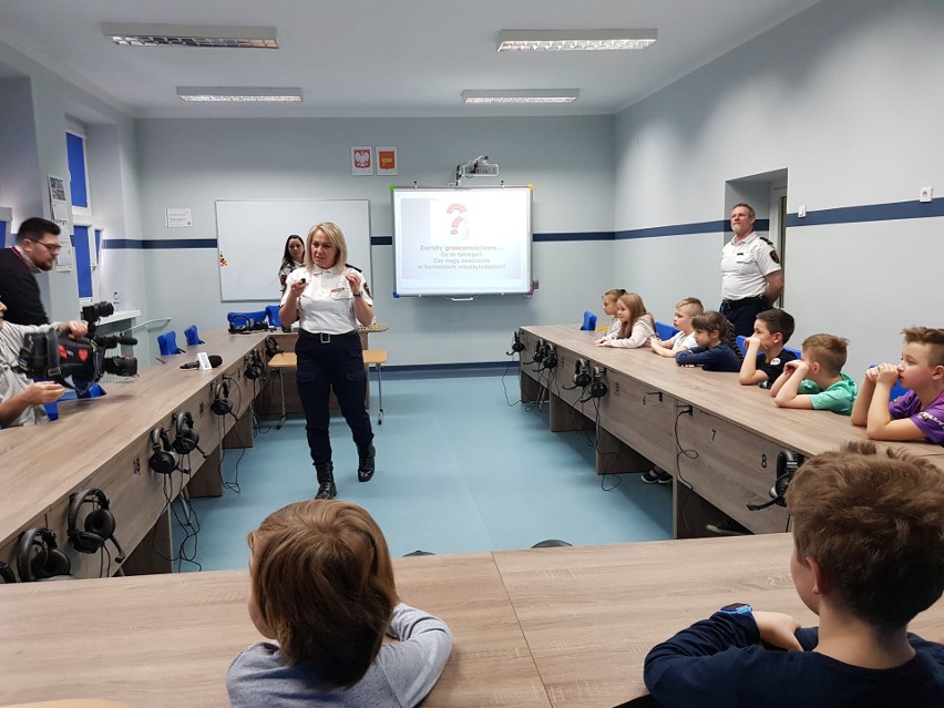 Ze strażnikami miejskimi o tolerancji - lekcja w Szkole Podstawowej nr 26 w Łodzi