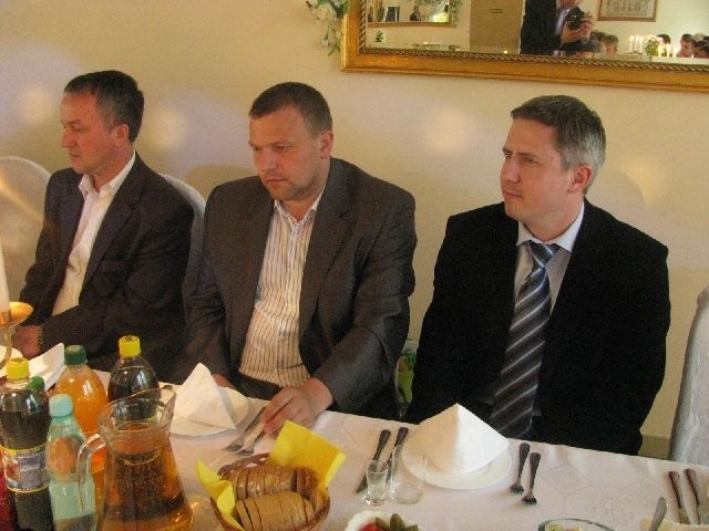W spotkaniu uczestniczyli także przedstawiciele miasta Ostrołęki, prezydent Janusz Kotowski, przewodniczący rady miasta Dariusz Maciak i wiceprezydent Paweł Stańczyk.