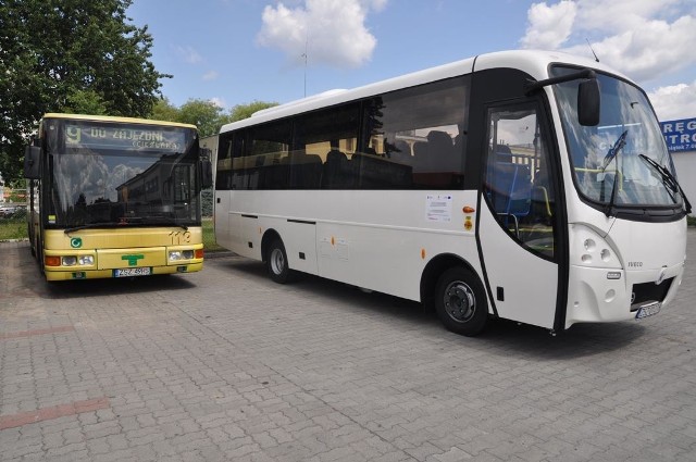 Autobus Iveco w bazie transportowej PKS i Komunikacji Miejskiej. 