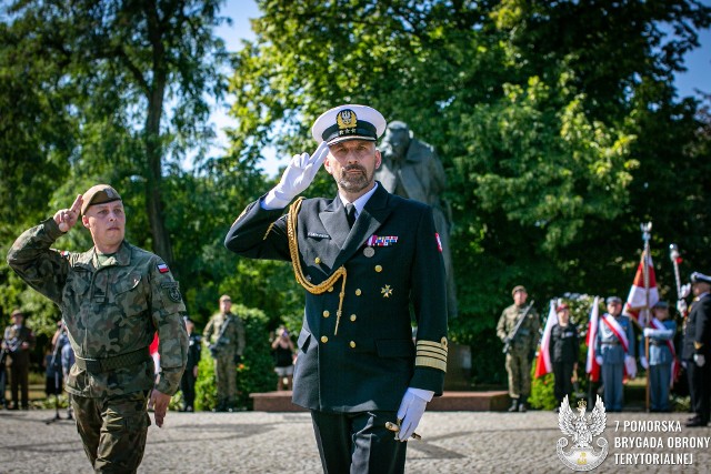 Kmdr Tomasz Laskowski uważa, że Polacy chcą wiedzieć, jak się zachować w razie wybuchu konfliktu