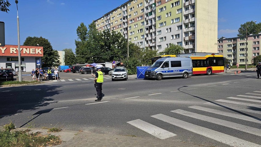 Śmiertelny wypadek na Dąbrowie. Mężczyzna potrącony przez autobus ZDJĘCIA