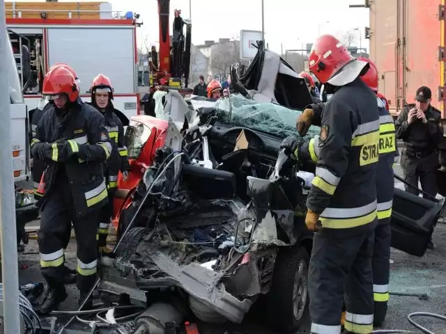 Osoby, które były świadkami tego wypadku proszone są o zgłoszenie się do Komendy Miejskiej Policji w Bydgoszczy przy ul. Wojska Polskiego 4f lub kontakt telefoniczny pod nr (52) 525 51 59 lub 997 przez całą dobę.